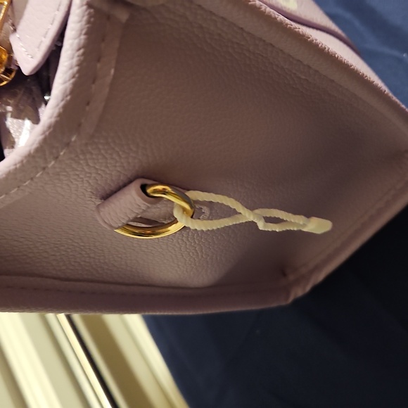 Lavender Tote Bag This Is NOT A Marc Jacobs - Picture 5 of 5